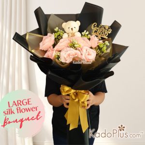 Buket bunga wisuda Jakarta, florist Jakarta same day, toko bunga Jakarta free ongkir, bunga kelulusan murah Jakarta, graduation bouquet Jakarta, kirim bunga hari ini Jakarta buket bunga sweet graduation