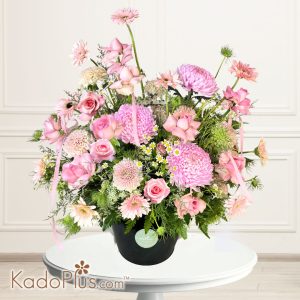 toko bunga jakarta, florist jakarta gratis ongkir, rangkaian bunga meja, buket bunga pink, kado bunga mawar jakarta, same day delivery florist jakarta, kadoplus, bunga meja estetik pretty pink